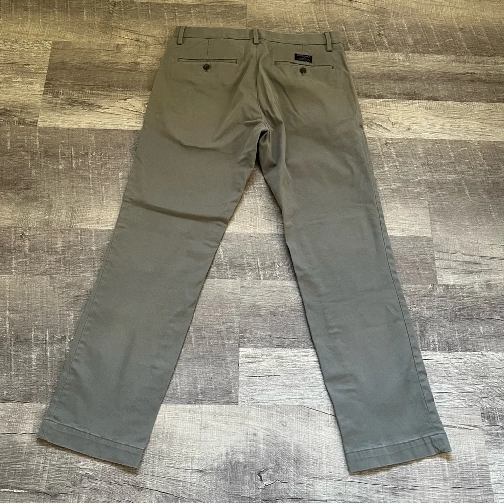 Banana Republic Aiden Slim Chino in Gray